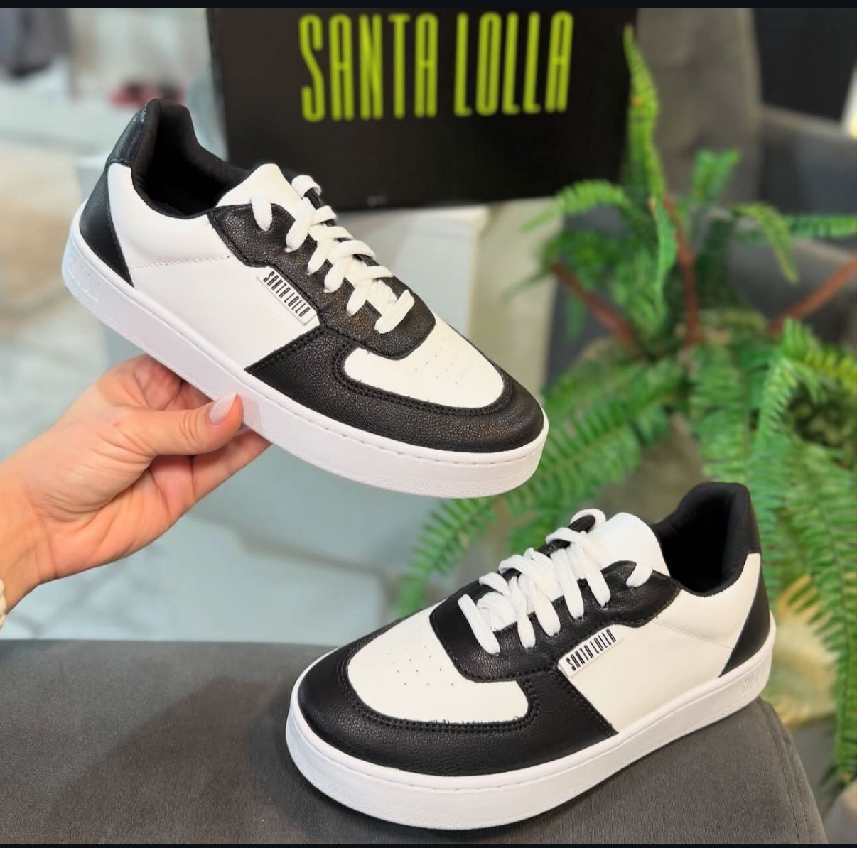 Sneaker leather Black and white